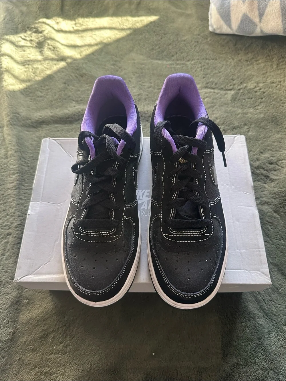 Kids' Black Sneakers with Purple Lining - Classic Low-Top Style